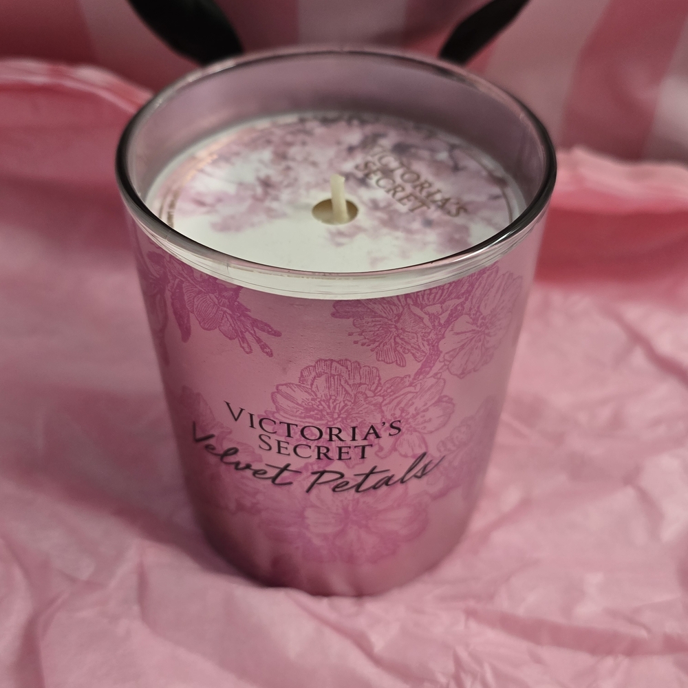 Victoria's Secret Velvet Petals Pink Candle
